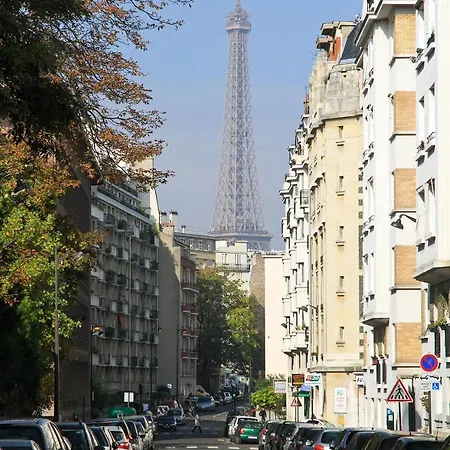 아파트 Spacious Flat With Balcony Near Eiffel Tower For 4 파리